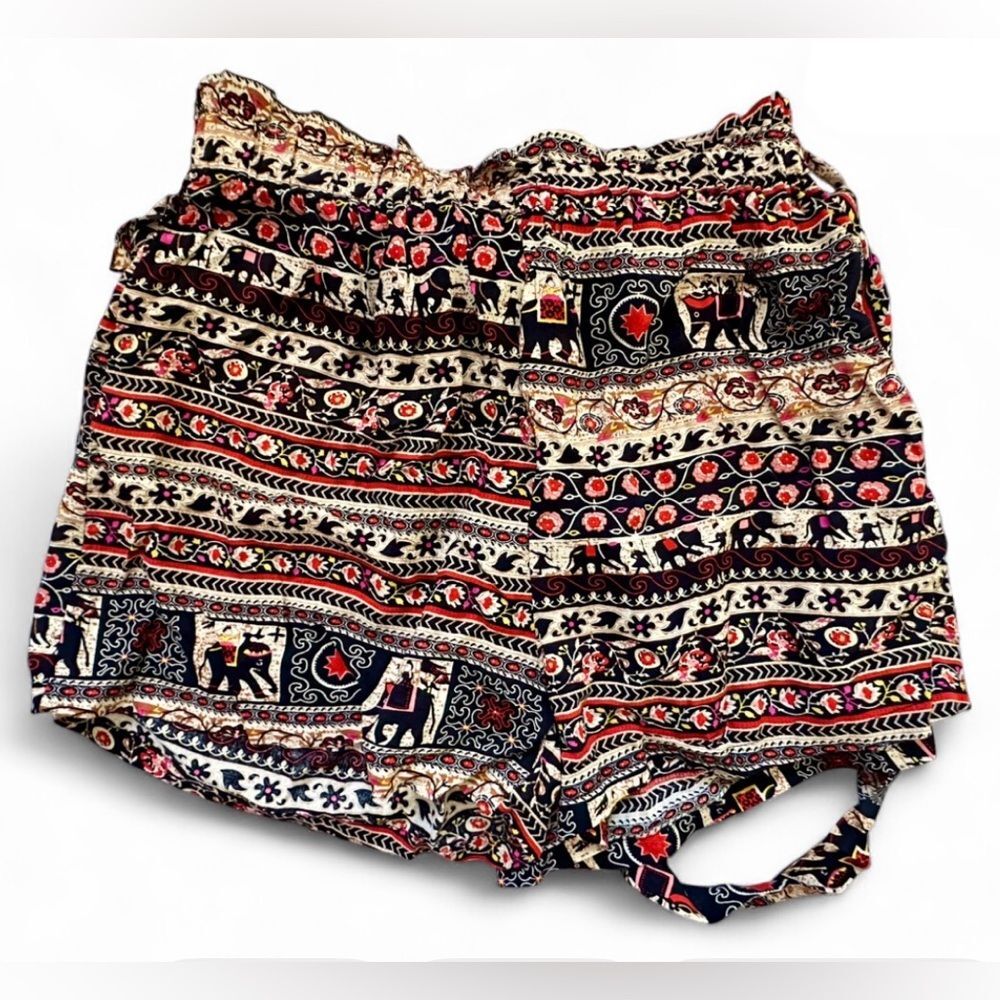 Bohemian Elephant Patterned Women's Shorts